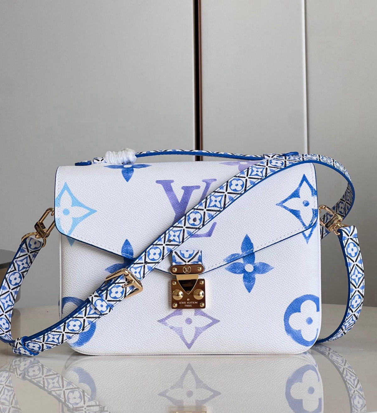 LV POCHETTE METIS