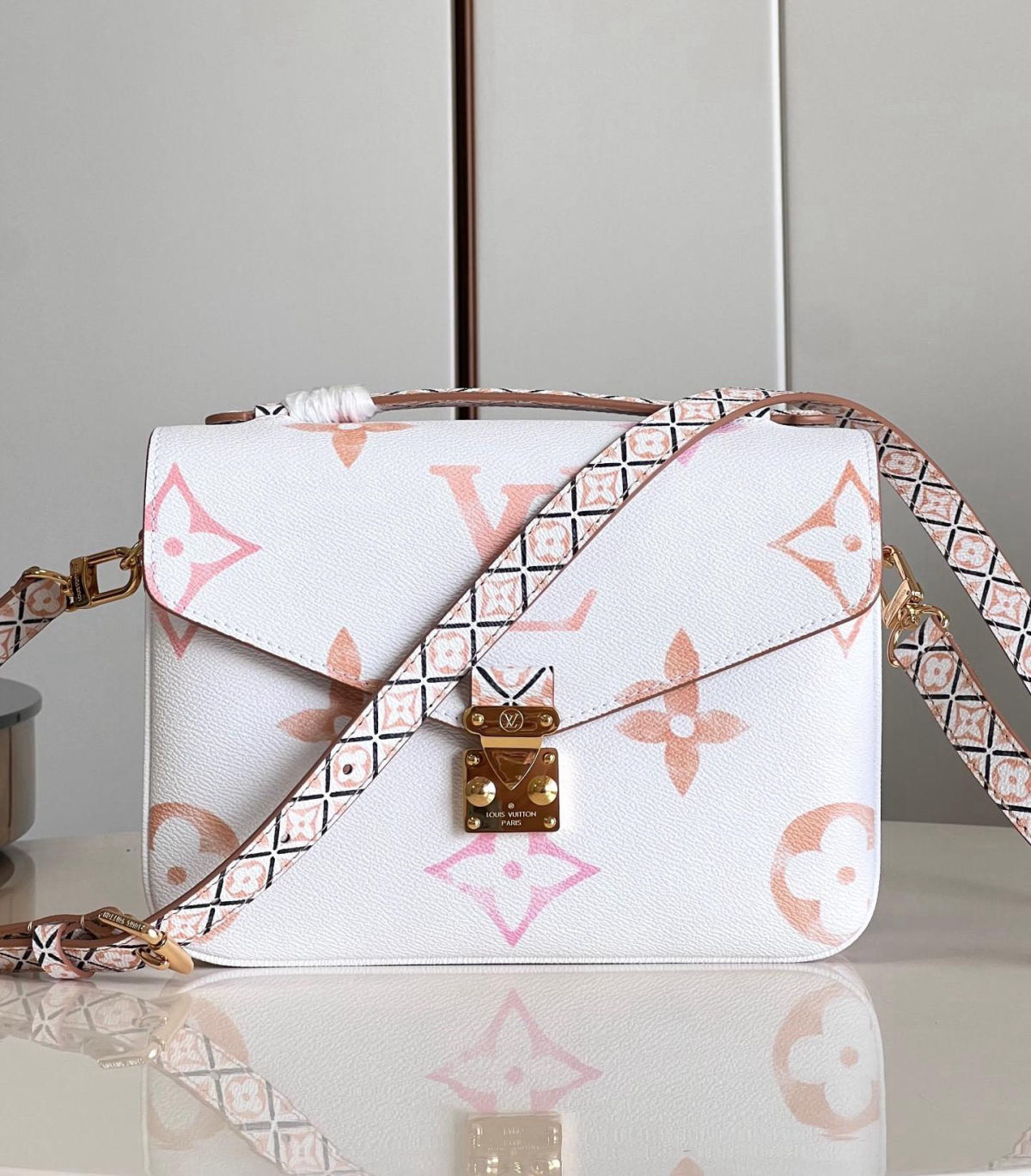 LV Pochette Metis