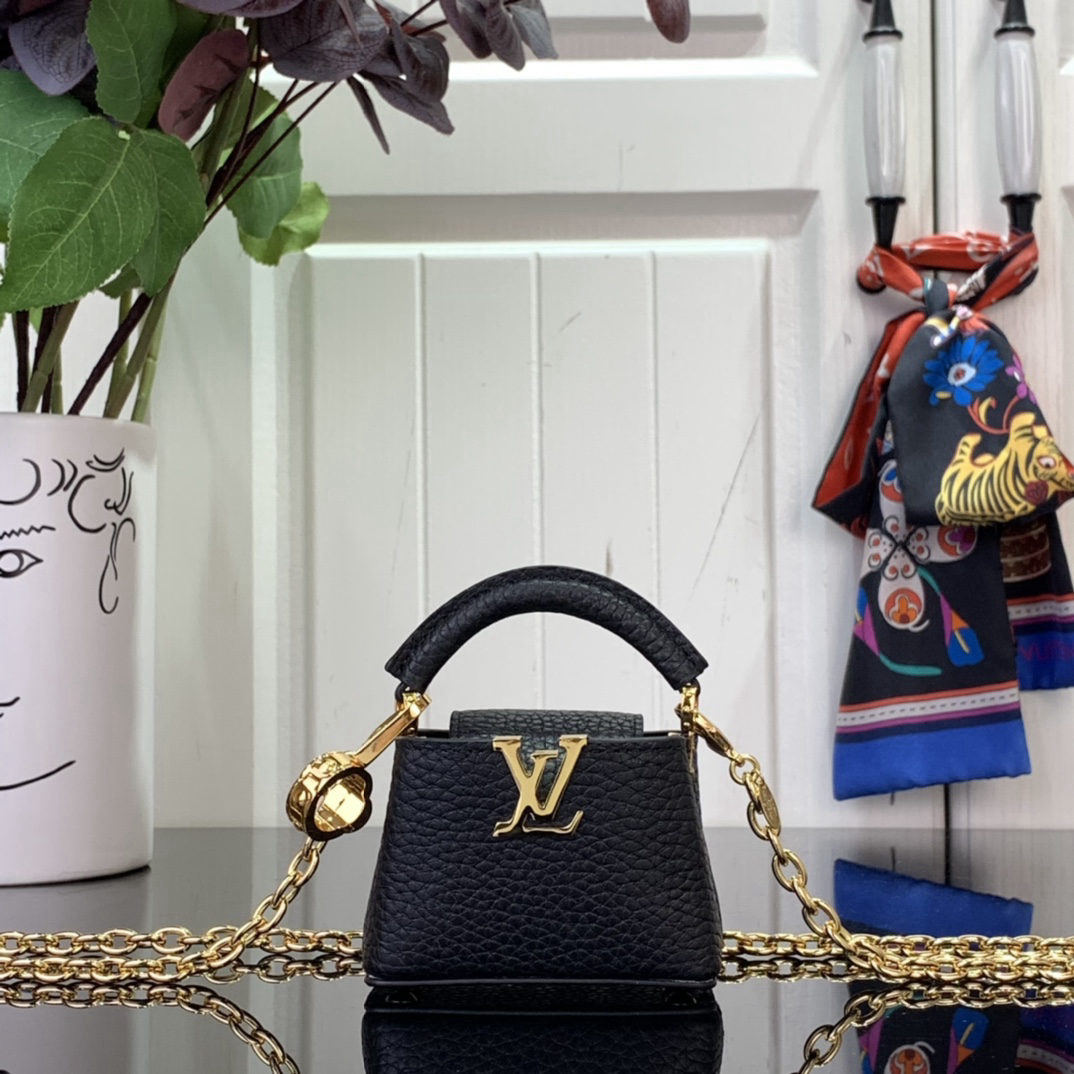 LV Capucines Super mini
