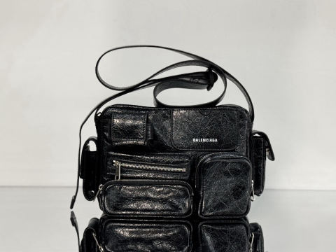 Balenciaga superbusy camera bag