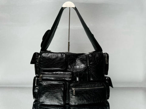 Balenciaga superbusy