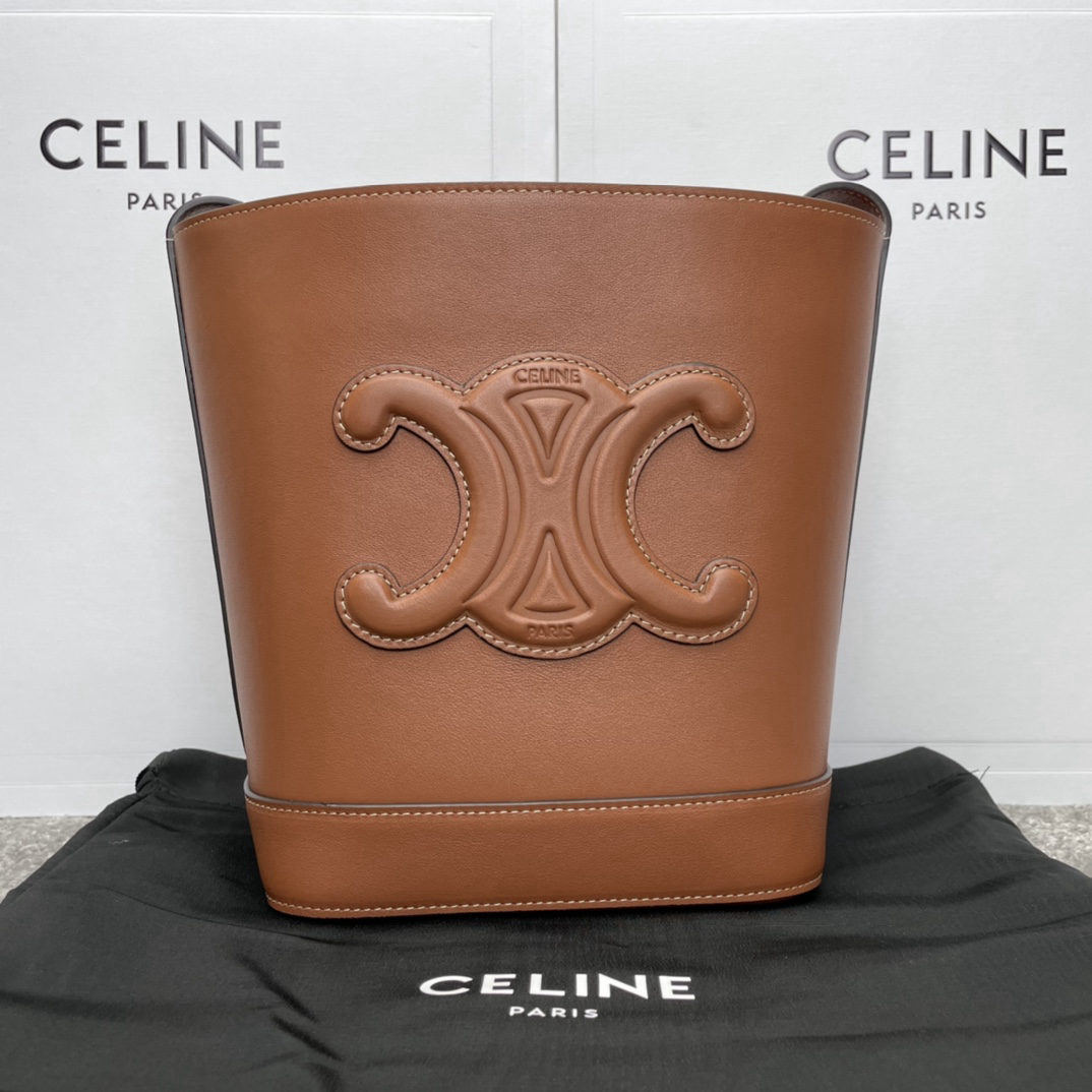 Celine Cuir Triophe