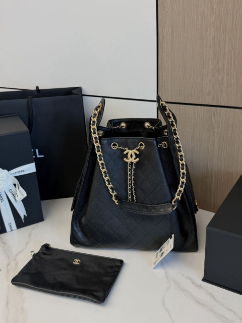 CHANEL runway HOBO BAG (hippie bag)