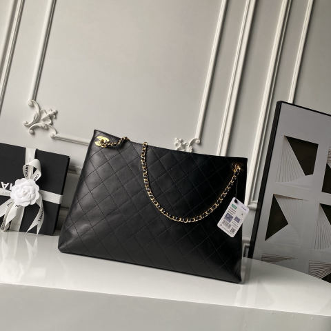 CHANEL SpringXSummer Collection's Bestselling Commuter Tote Bag