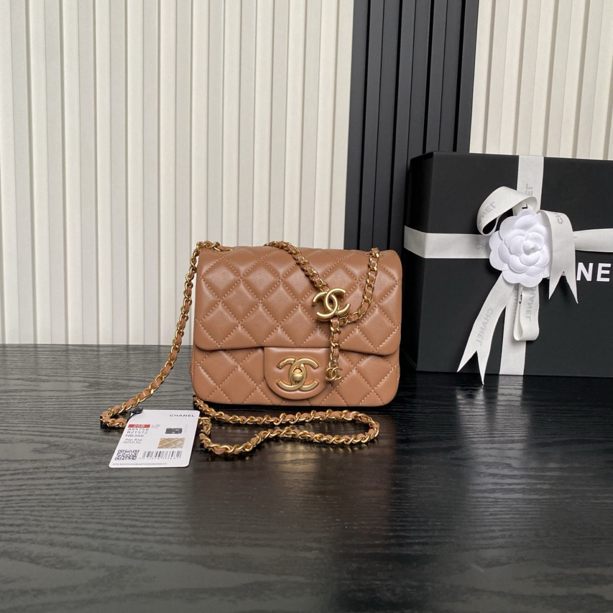 CHANEL's exquisite double C clasp