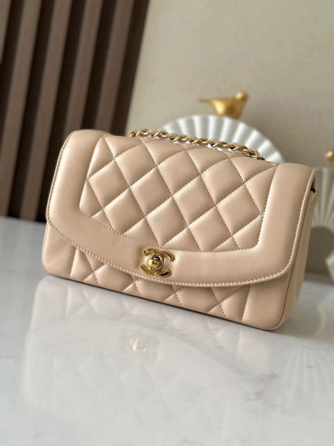 CHANEL vintage CF chain bag