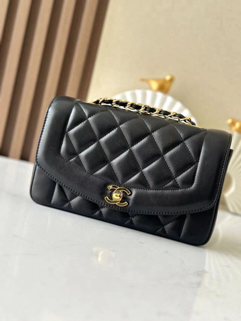 CHANEL vintage CF chain bag