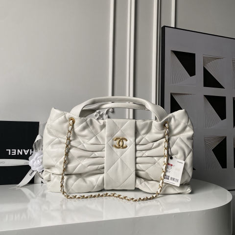 CHANEL bow
