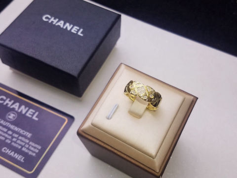CHANEL quilted ring
