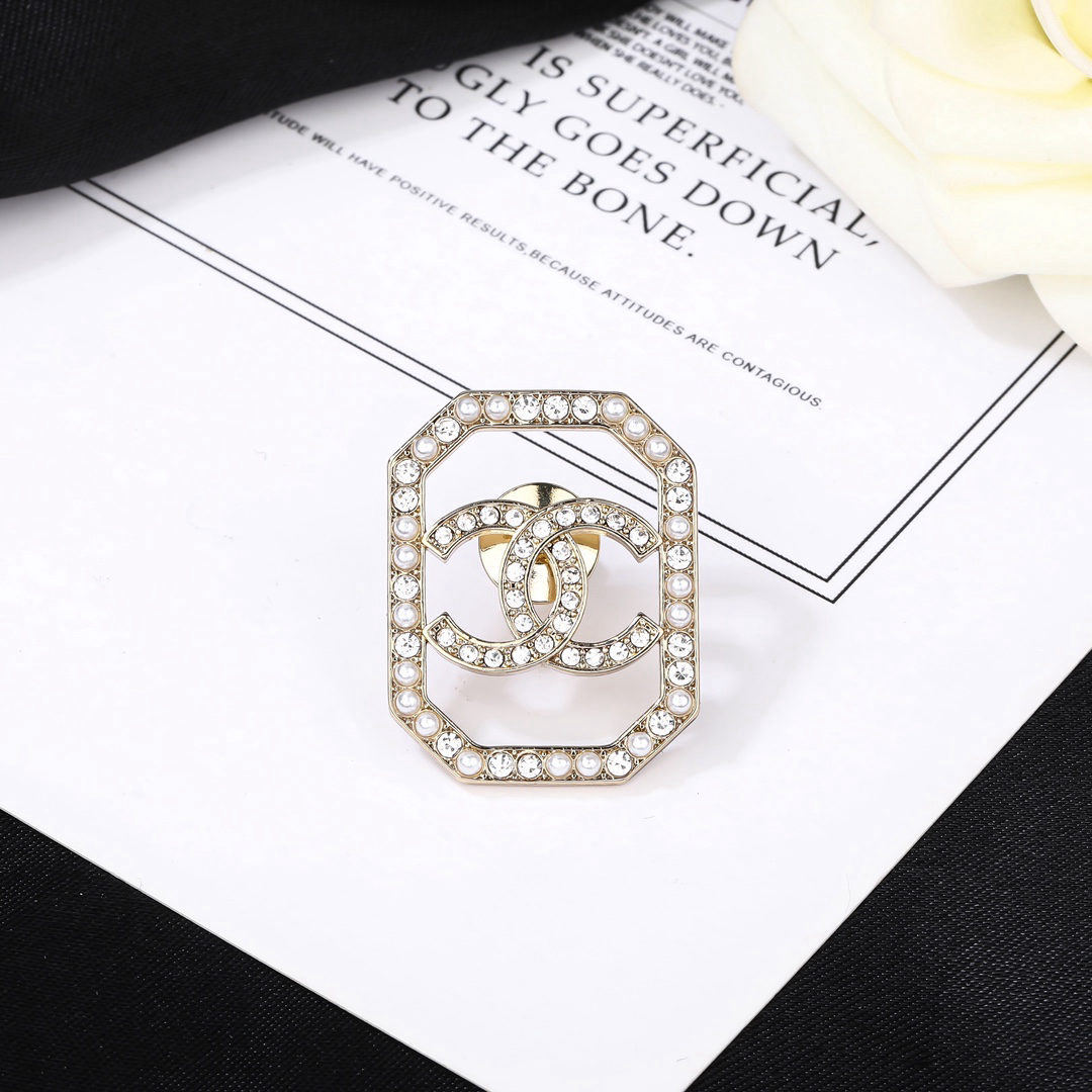 Chanel double C brooch