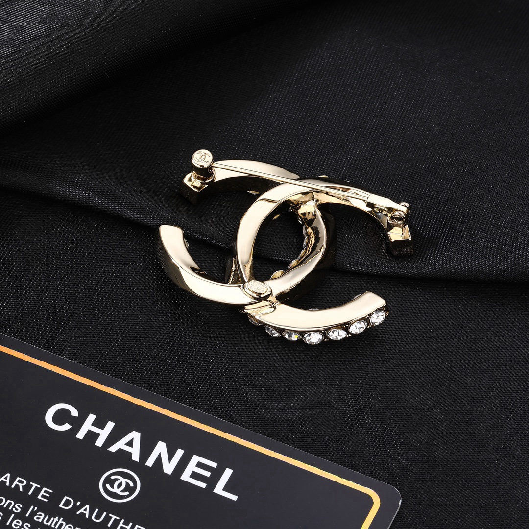 Chanel double C brooch