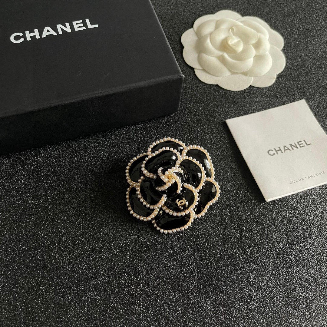 CHANEL brooch