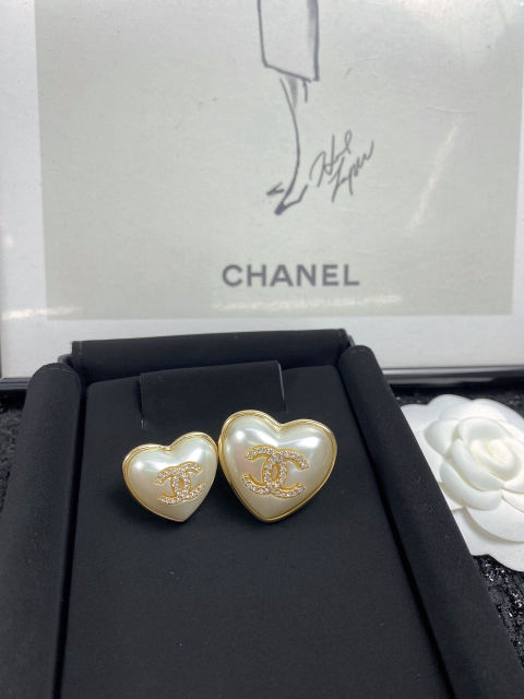 CHANEL brooch