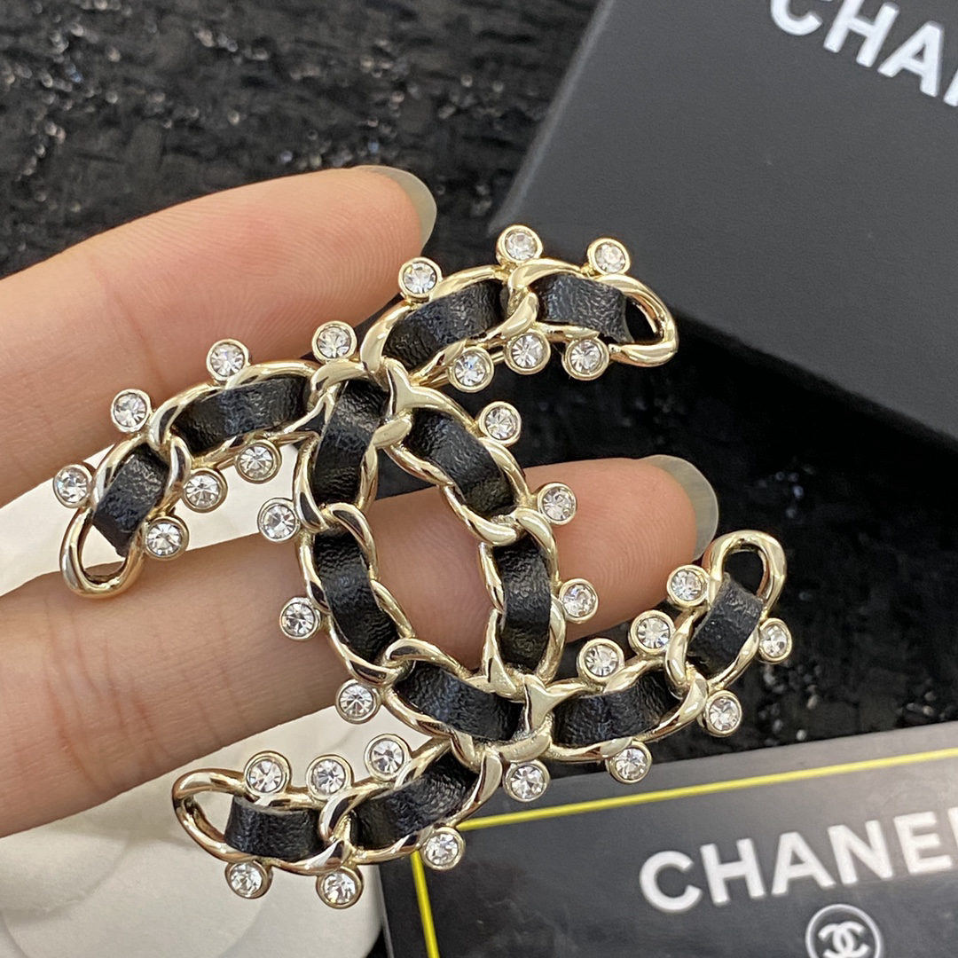 CHANEL brooch