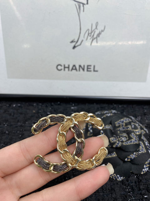 CHANEL brooch