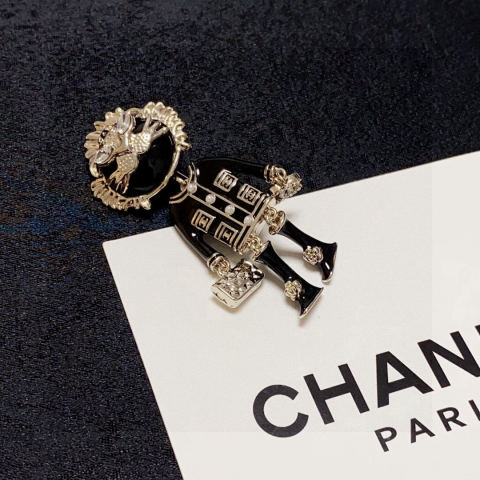 CHANEL Lively Lion Brooch