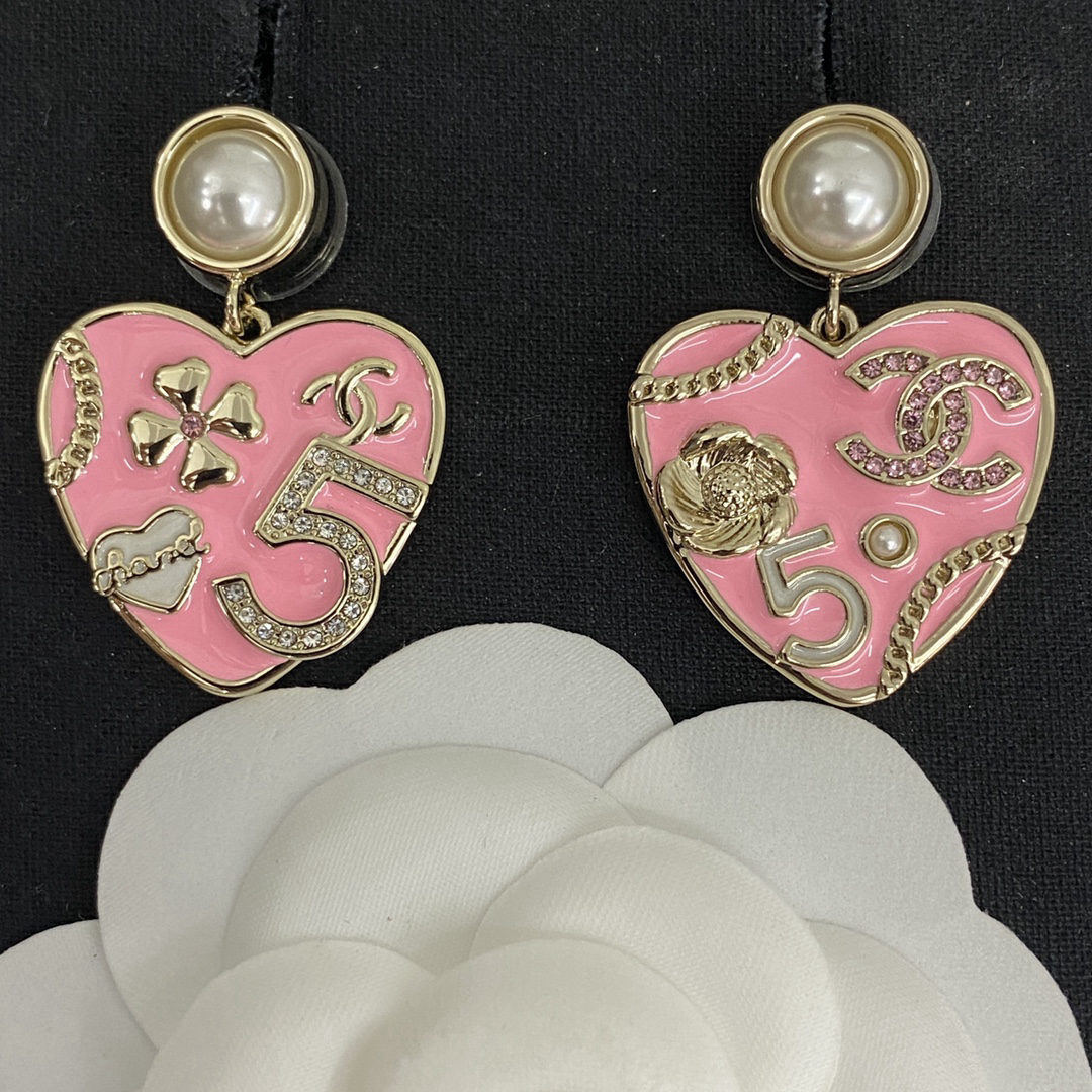 Pink enamel diamond-encrusted heart-shaped pearl earrings
