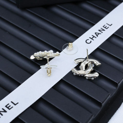 Chanel bubble pearl earrings