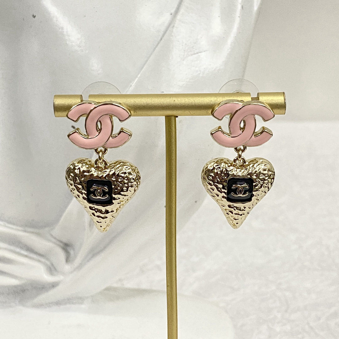 Chanel pink enamel double C lava heart earrings