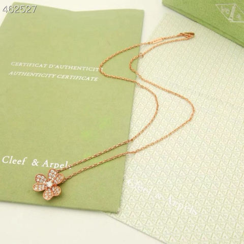 VCA Van Cleef & Arpels Frivole series clover necklace with full diamonds