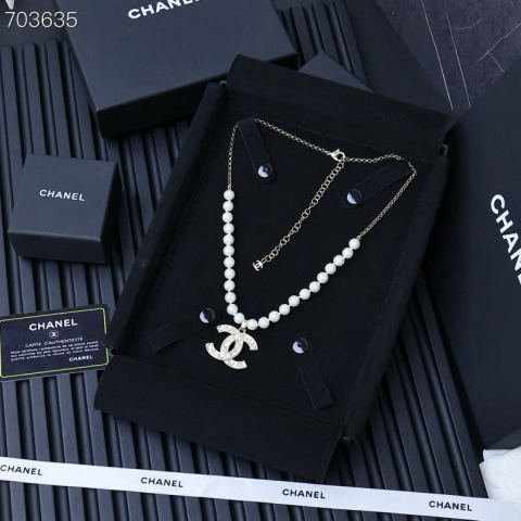 Chanel pearl necklace