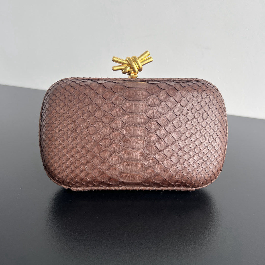 Bottega Veneta knot
