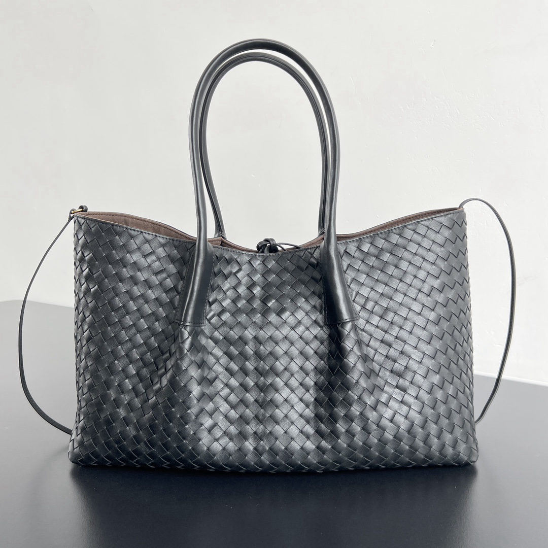 Bottega Veneta Pinacoteca
