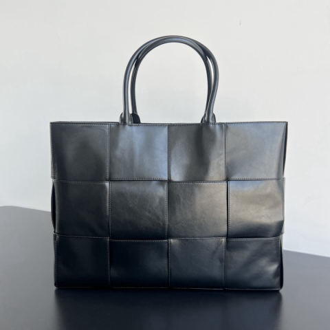 Bottega Veneta Arco Tote