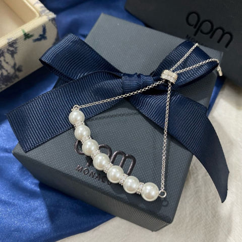 Pearl bracelet