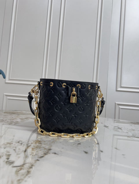 Bucket handbag