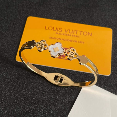 LV logo-print four-leaf clover engraving bracelet