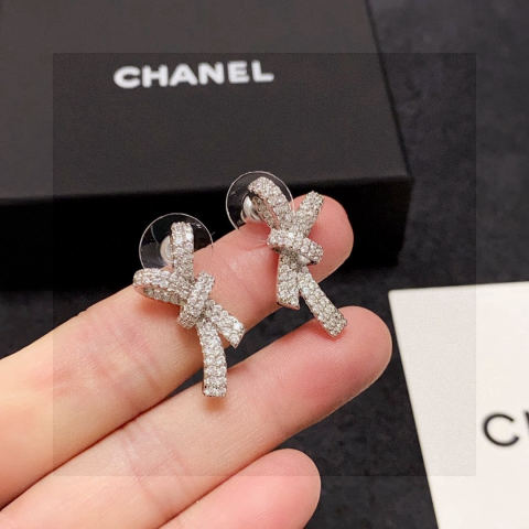 Chanel full-diamond bow earrings