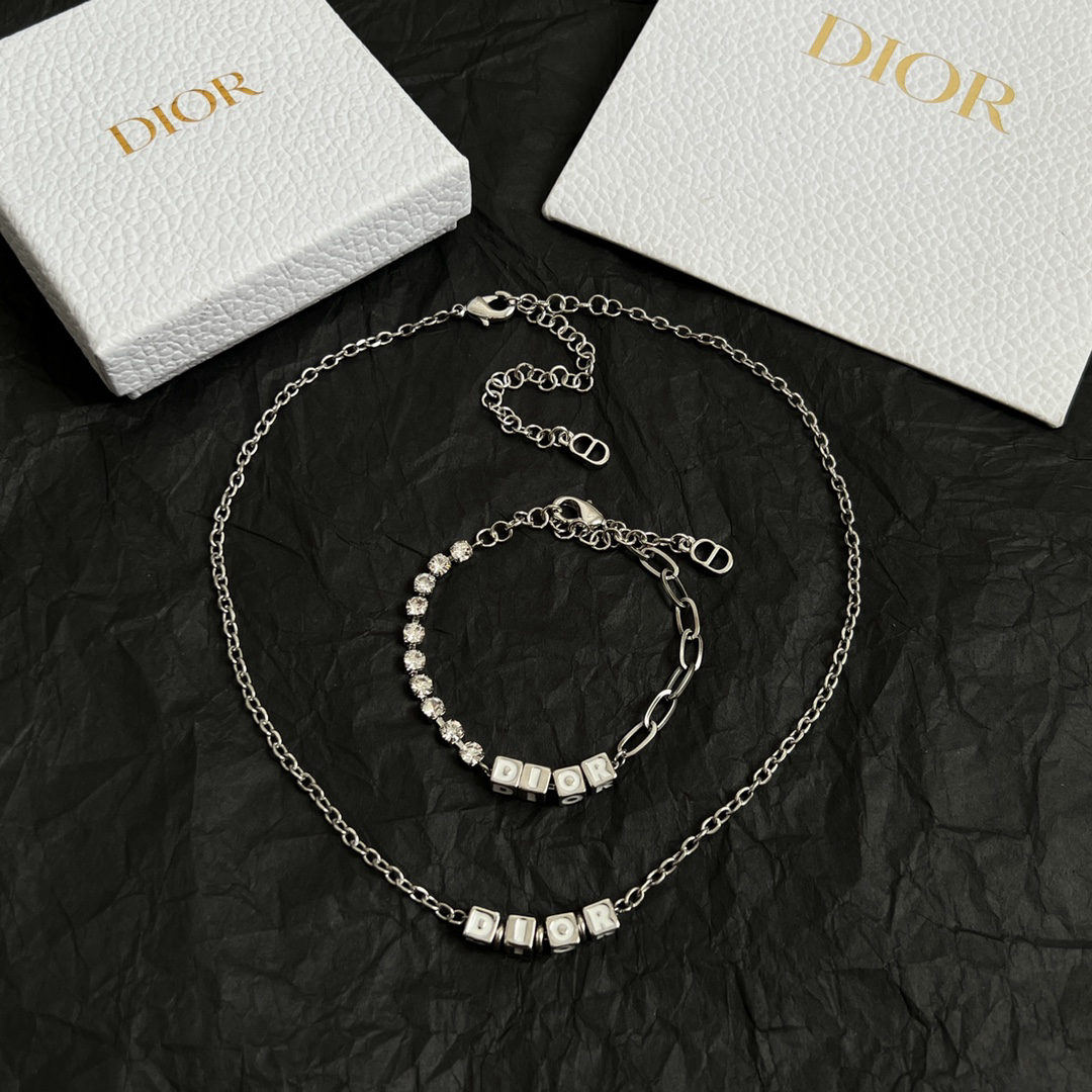 Dior necklace