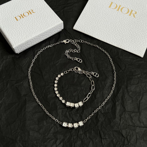 Dior necklace